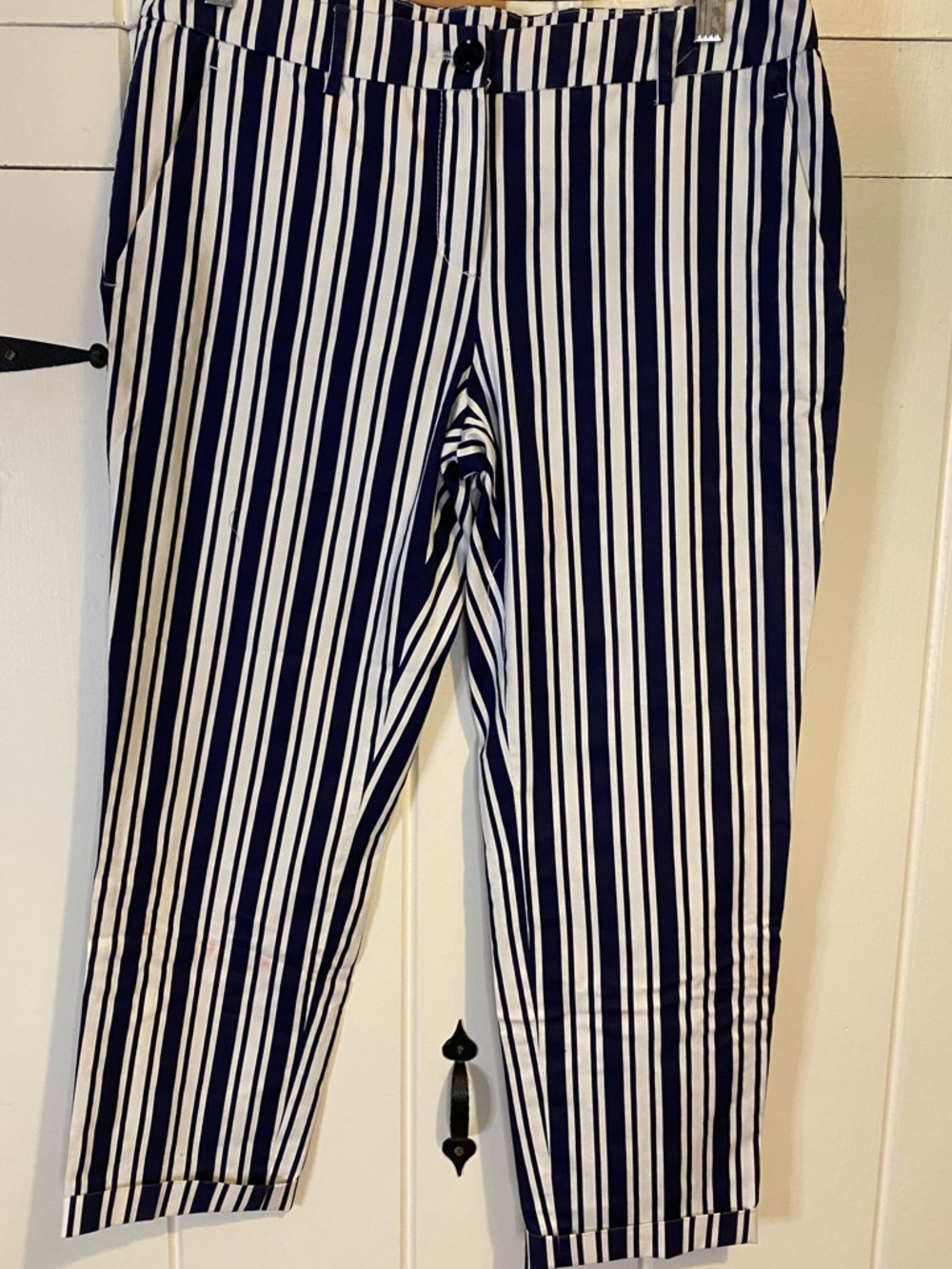 River Woods Women’s Nautical Navy & White Stripe Capri Length Pants. Waist: 38.